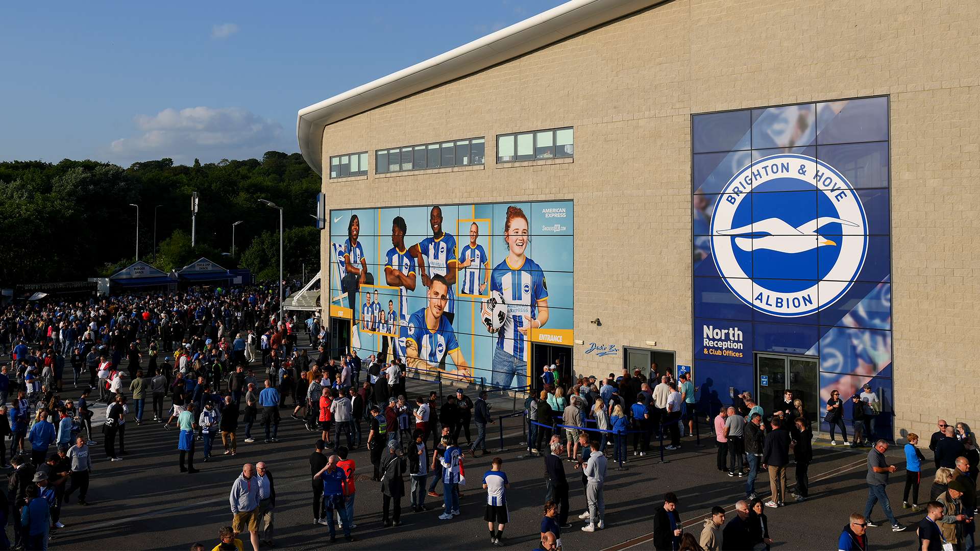 青岛青年志愿者护航亚洲羽毛球混合团体锦标赛.